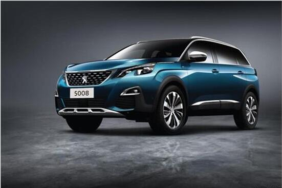 现实和远处之间 只差 一辆标致5008